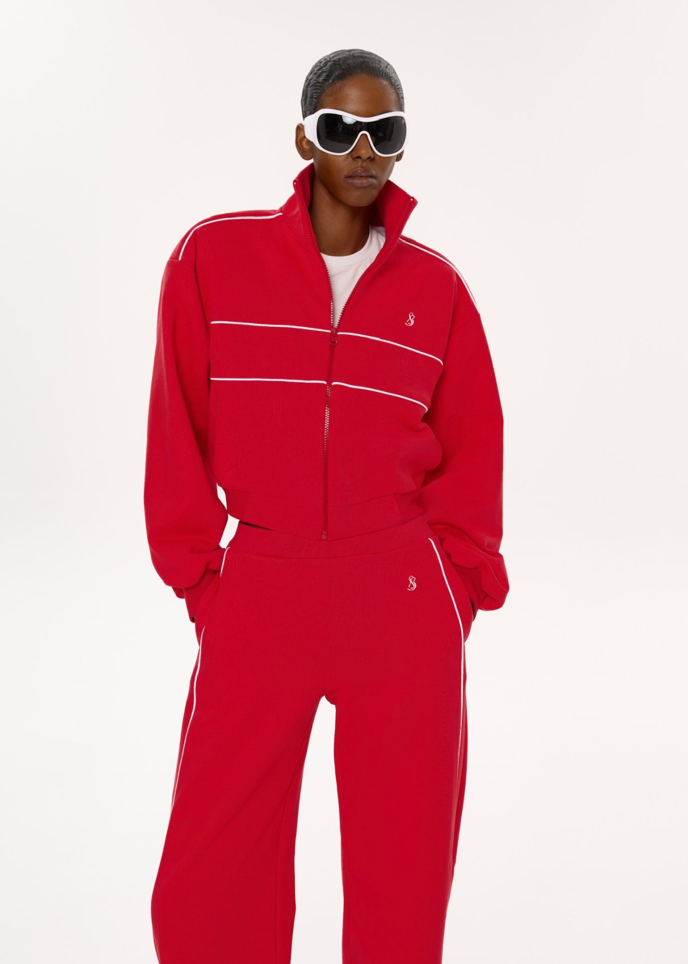 IMG_3958 Спортивный бомбер Леонор в красном цвете 1 SO BRIGHT